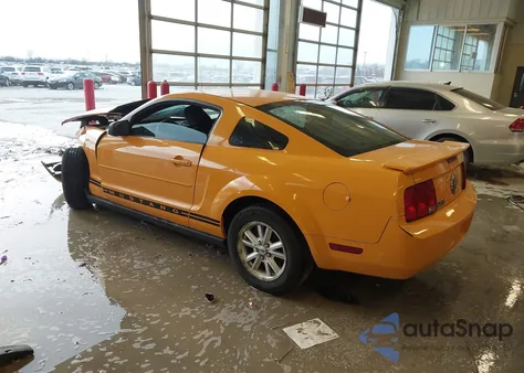 2007 Ford Mustang V6 Deluxe/V6 Premium z USA, uszkodzony, nr VIN 1ZVFT80N975249936